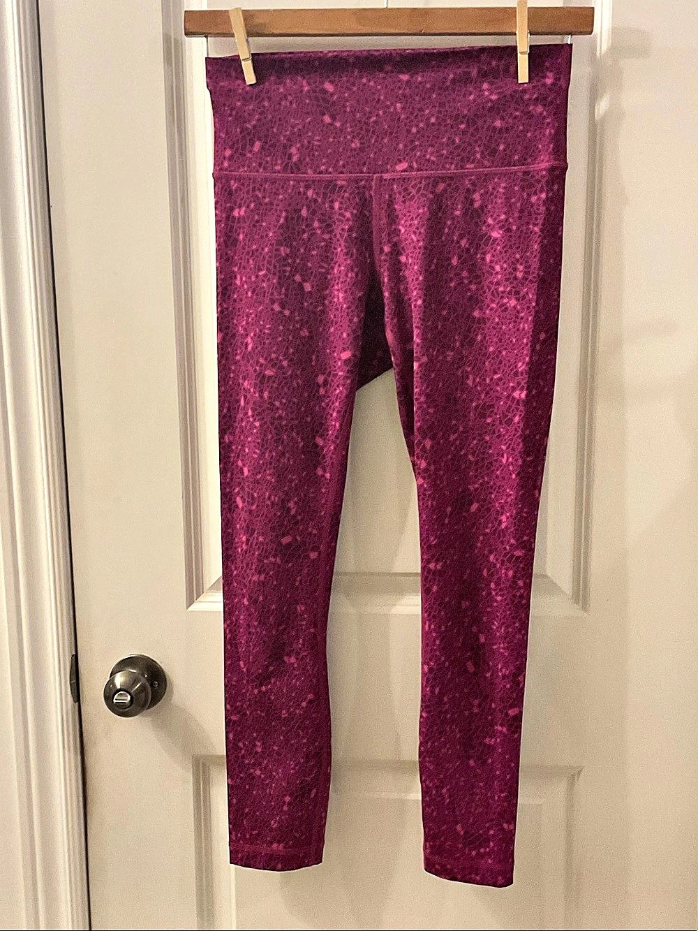 lululemon Abstract Leggings in Pink Size 6 Like New